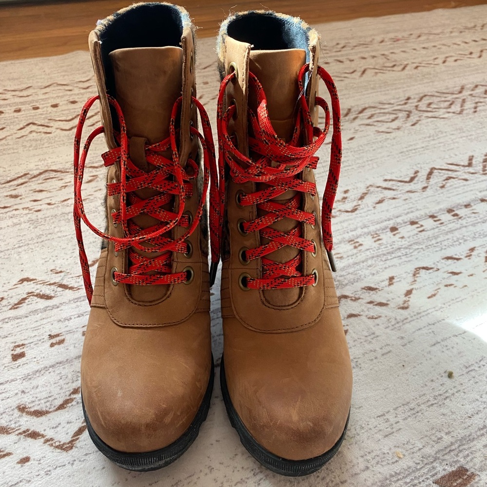 Sorel Brown Boots with Red Laces